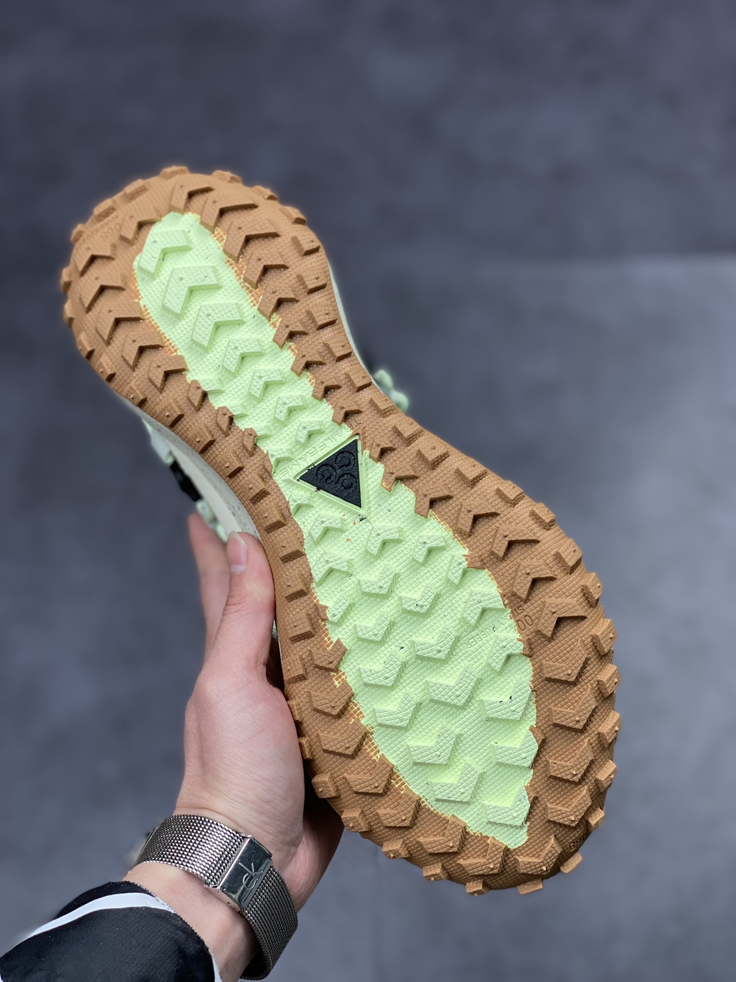 210 Nike ACG Mountain Fly Low GORE-TEX 户外登山运动鞋/白绿 DD2861-001