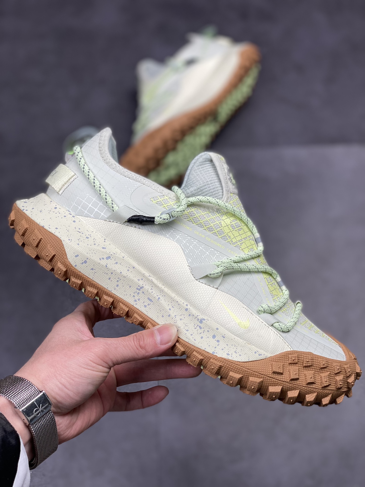 210 Nike ACG Mountain Fly Low GORE-TEX 户外登山运动鞋/白绿 DD2861-001