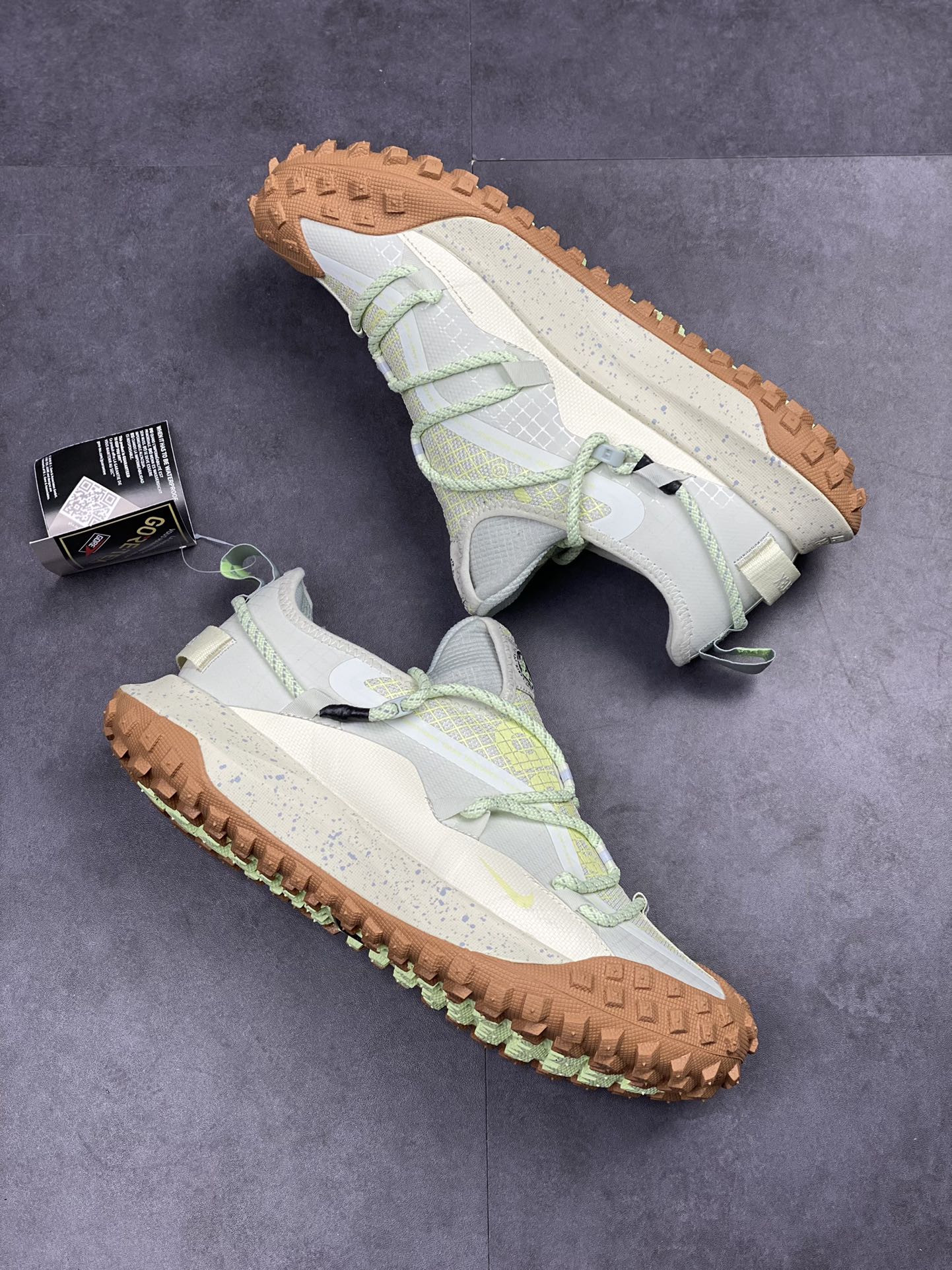 210 Nike ACG Mountain Fly Low GORE-TEX 户外登山运动鞋/白绿 DD2861-001