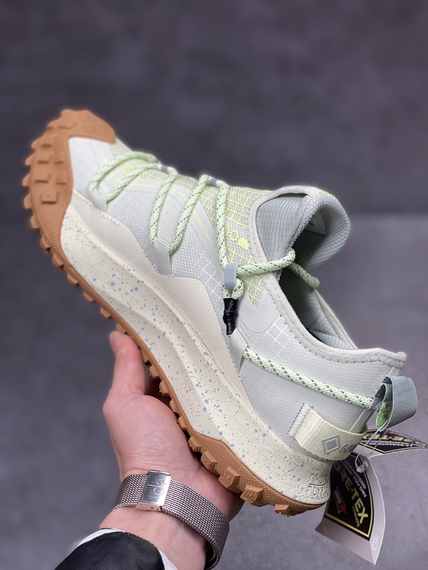 210 Nike ACG Mountain Fly Low GORE-TEX 户外登山运动鞋/白绿 DD2861-001