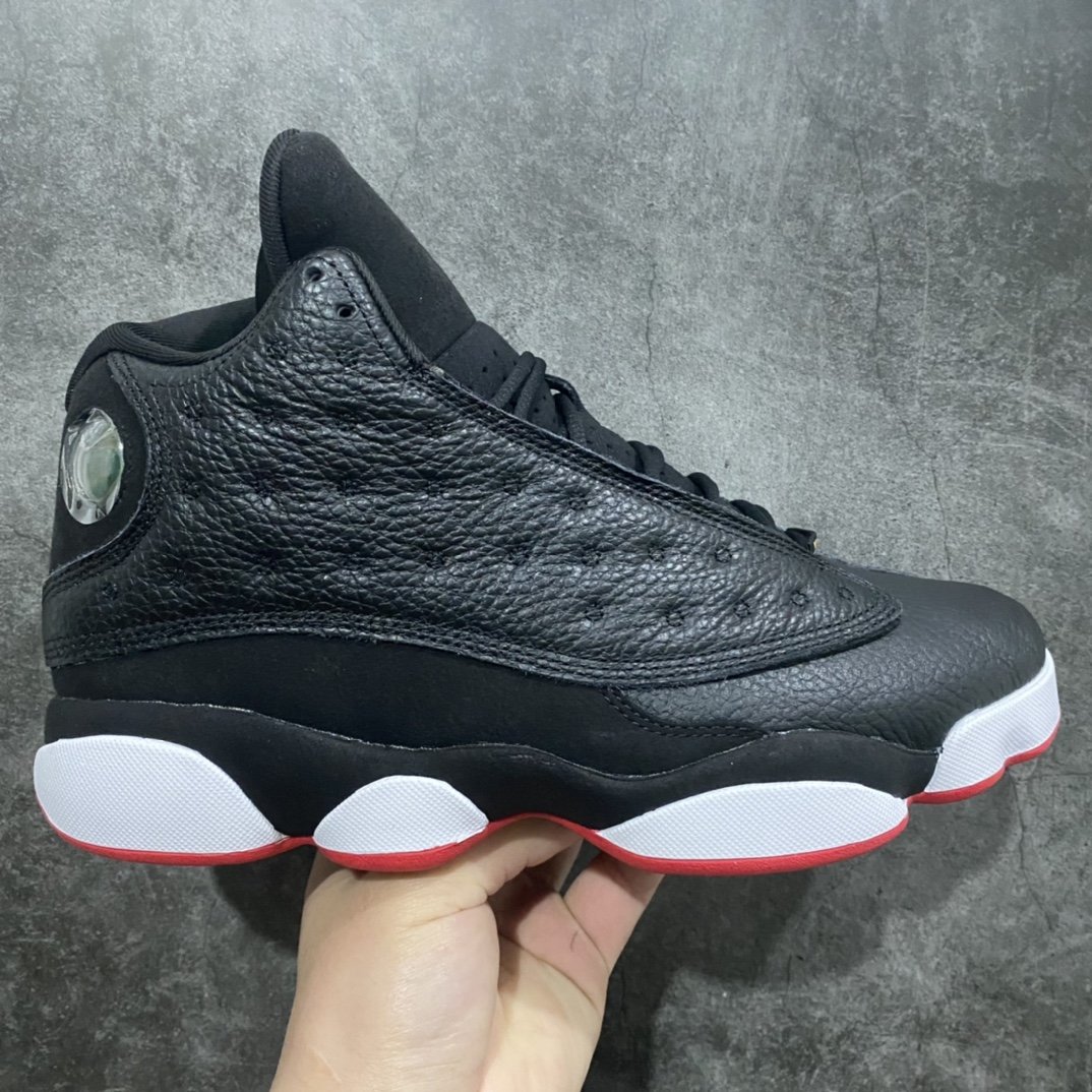 Air Jordan 13“Playoffs”n莞产纯原 Aj13复刻季后赛n公司货前天刚上市，现在热度可以！老板们可以推一下n原厂原装碳板。原厂渠道头层荔枝牛皮n原档案原数据开发版型 原装3D效果3色变换猫眼n中底嵌入原厂碳纤缓震材质 缜密中底拉帮工艺❗️ 货号：414571-062 尺码：40-47.5-莆田鞋批发中心