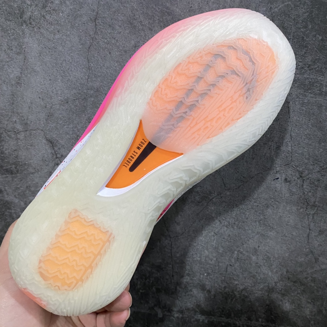 图片[9]-C版实战版Nike Air Zoom G.T. Cut EP此版本特点气垫压强非常好 缓震效果好n清洁度高 鞋孔裁边无任何毛边n鞋底加了抗扭片 抗扭效果好 实战效果很好nn本耐克 GT 低帮 厚底回弹减震实战篮球鞋  鞋身整体以绿色为主，配以黑色、红色作为点缀，左右脚后跟处分别配有“GT”字样和全新的鞋款系列Logo标识。采用了全掌Zoom+全掌 React +后掌马蹄形Zoom的科技配置，相信这样的豪华配置势必将为其带来不俗的实战性能。 货号：CZ0176-106 尺码：36 36.5 37.5 38 38.5 39 40 40.5 41 42 42.5 43 44 44.5 45 46n-莆田鞋批发中心