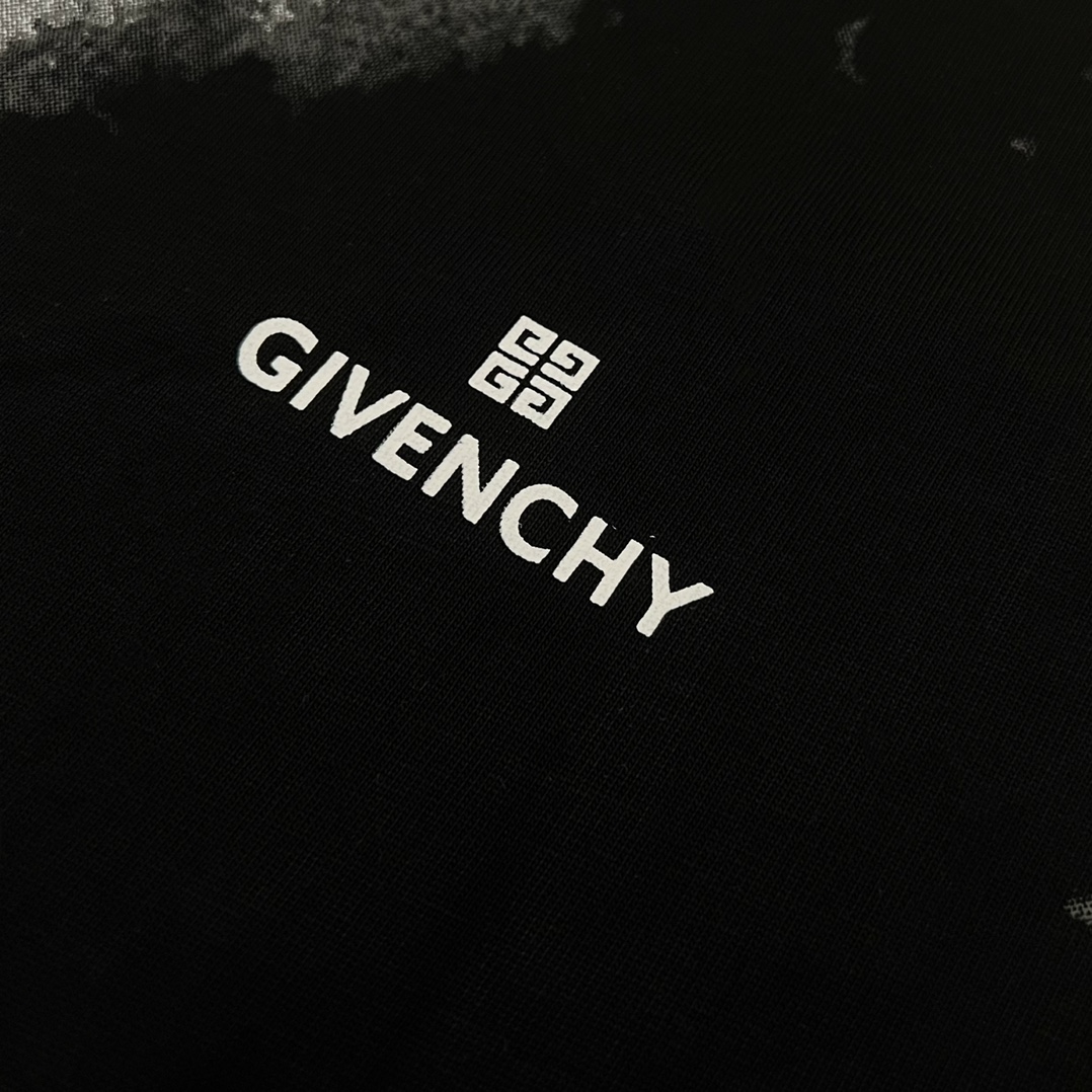 GIVENCHY/纪梵希 大鲨鱼虚影休闲短袖