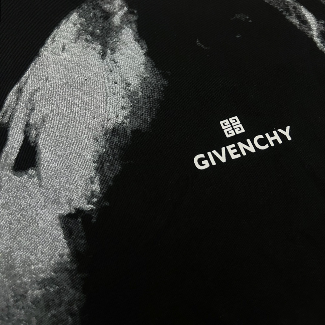 GIVENCHY/纪梵希 大鲨鱼虚影休闲短袖