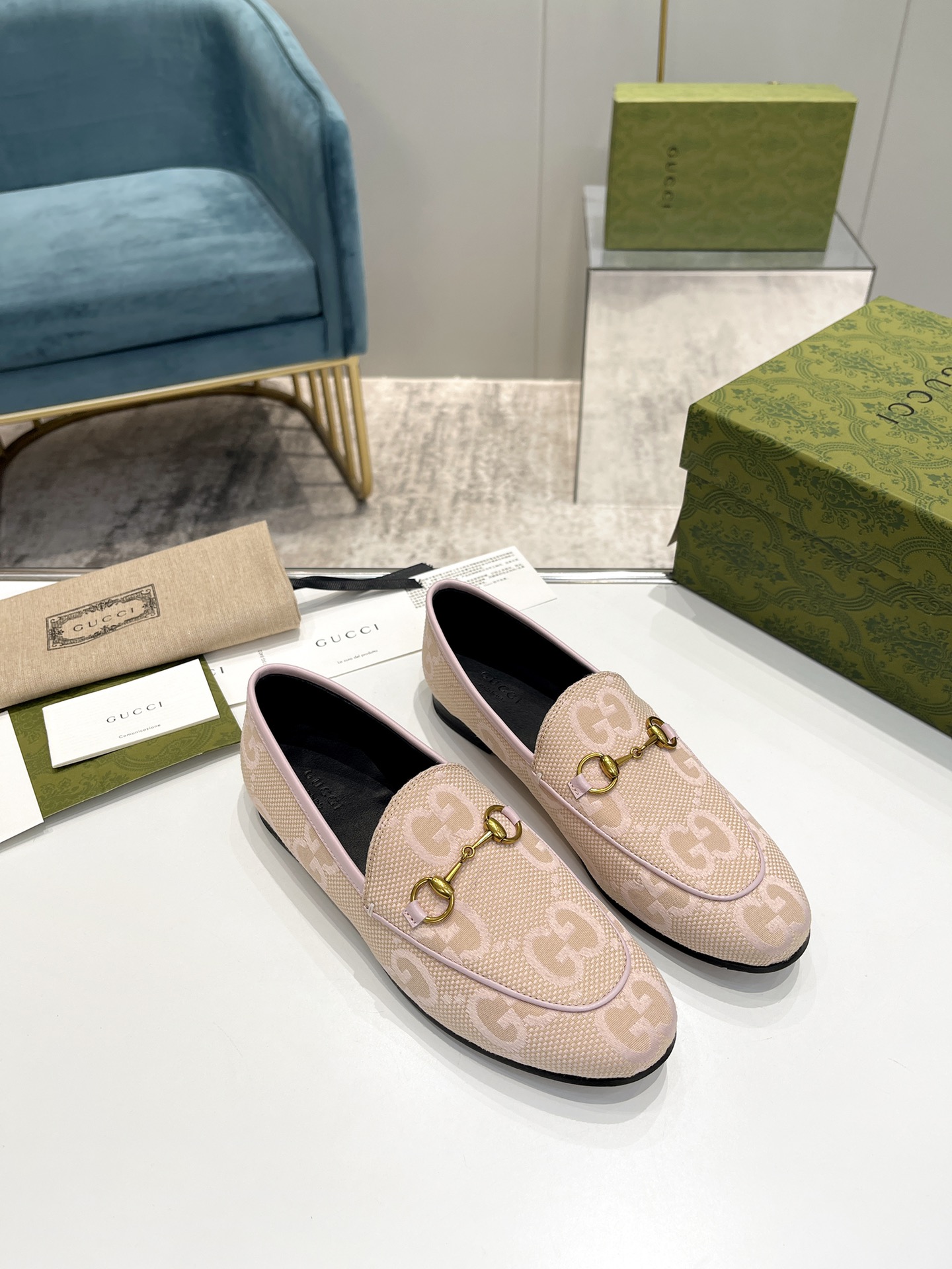 NO:391287,The latest color classic loafers, imported fabric, double-layer canvas, inner leather mixed breeding sheep (very high-end) outsole, Italian two-color genuine leather outsole, size 35/40, loafers, loafers, Leather soles19860909最新色经典乐福鞋 面料进口双层帆布 内里面皮混种羊（很高端） 大底意大利双色真皮大底 码数35/40,乐福鞋,loafers,Leather soles,Women's Shoes