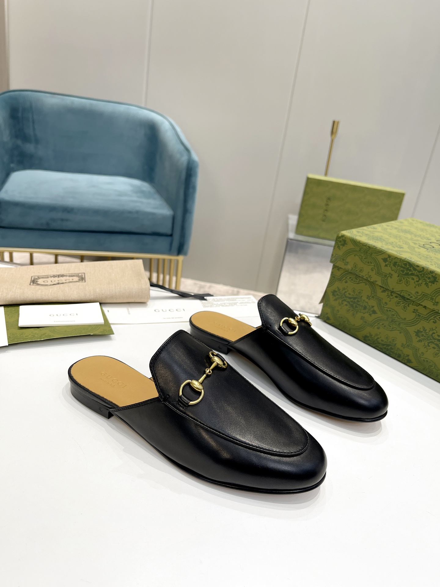 NO:391293,. Customers who have the quality of my G series know the quality. Customized uppers are imported mixed-bred sheepskin, and the counter is simultaneously upgraded to gold-plated logo, sheepskin lining, and Italian imported A-class leather sole!  Solid pure copper horse buckle!  Perfect workmanship details, welcome to compare 35-40 positive code, semi-drag, sheepskin, Leather soles19860909.我家G系列的品质拿开的客户都知道品质.鞋面定制原版进口混种羊皮,专柜同步升级烫金logo,羊皮内里,意大利进口A级真皮大底！实心纯铜马衔扣！完美做工细节,欢迎对比 35-40正码,半拖,sheepskin,Leather soles,Women's Shoes