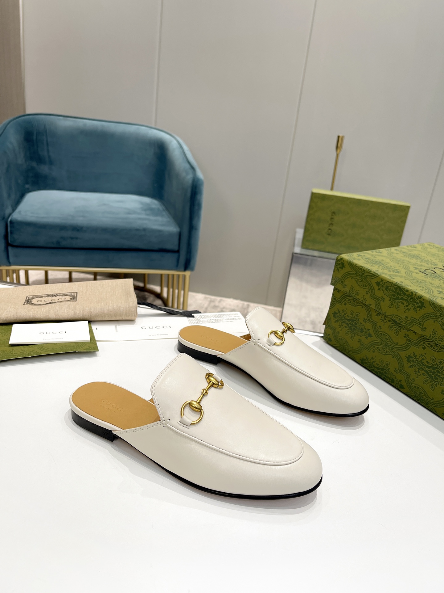 NO:391299,. Customers who have the quality of my G series know the quality. Customized uppers are imported mixed-bred sheepskin, and the counter is simultaneously upgraded to gold-plated logo, sheepskin lining, and Italian imported A-class leather sole!  Solid pure copper horse buckle!  Perfect workmanship details, welcome to compare 35-40 positive code, semi-drag, sheepskin, Leather soles19860909.我家G系列的品质拿开的客户都知道品质.鞋面定制原版进口混种羊皮,专柜同步升级烫金logo,羊皮内里,意大利进口A级真皮大底！实心纯铜马衔扣！完美做工细节,欢迎对比 35-40正码,半拖,sheepskin,Leather soles,Women's Shoes