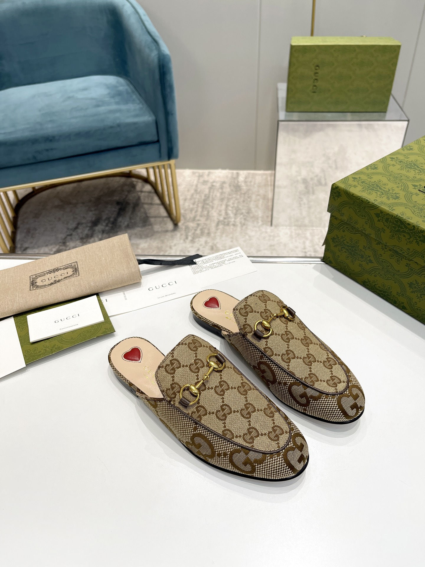 NO:391255,New color upgraded version Gucc* new webbing horse buckle semi-torch, original official website 6030rmb. Customers who have the quality of my G series know the quality. Customized uppers are imported mixed-bred sheepskin, and the counter is simultaneously upgraded to gold-plated logo, sheepskin lining, and Italian imported A-class leather big sole!  Solid pure copper horse buckle!  Perfect workmanship details, welcome to compare 35-40 positive code, semi-drag, gucci, sheepskin, Leather soles19860909新色全新升级版本 Gucc*新款织带马衔扣半拖,原版官网6030rmb.我家G系列的品质拿开的客户都知道品质.鞋面定制原版进口混种羊皮,专柜同步升级烫金logo,羊皮内里,意大利进口A级真皮大底！实心纯铜马衔扣！完美做工细节,欢迎对比 35-40正码,半拖,gucci,sheepskin,Leather soles,Women's Shoes