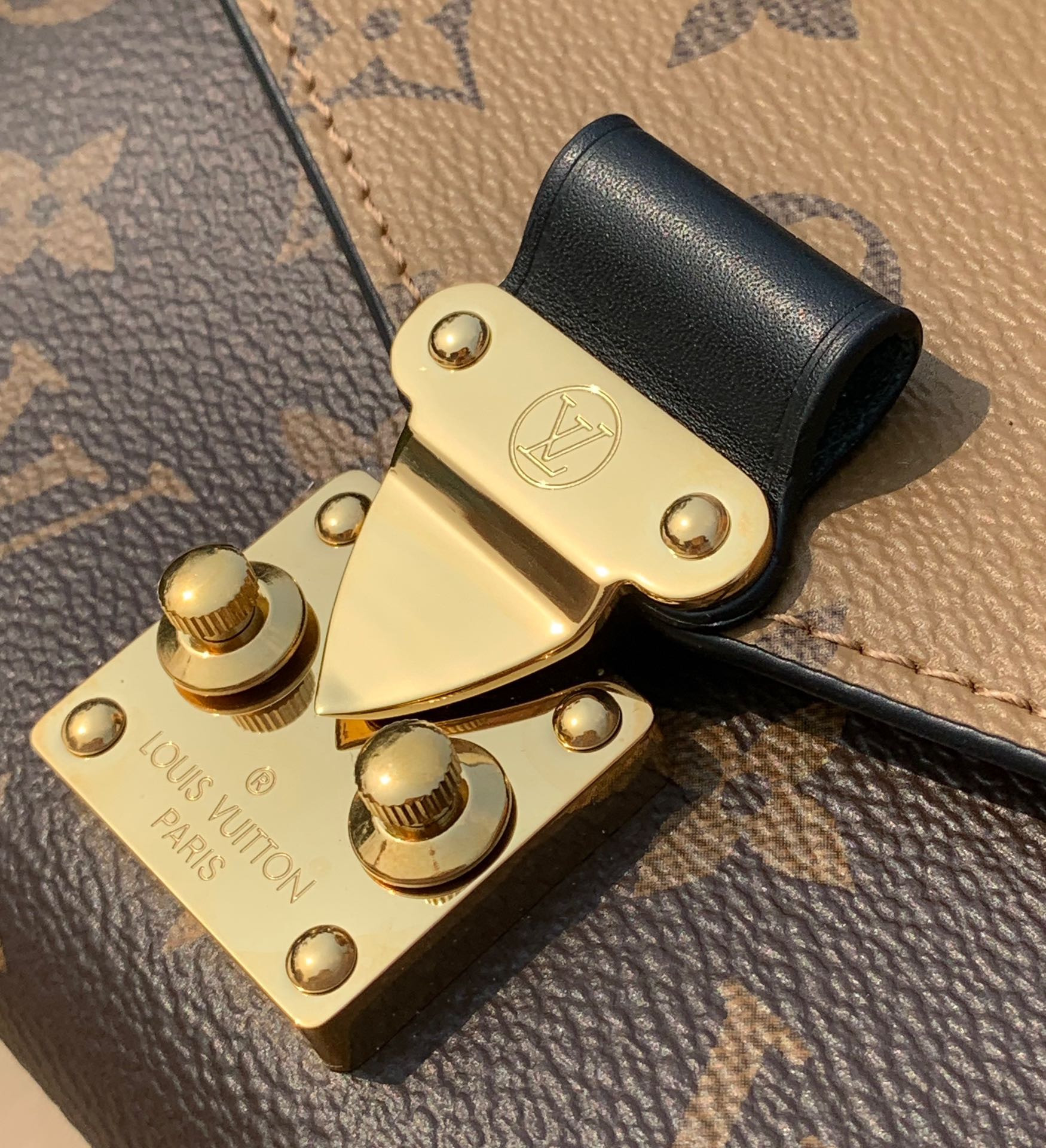 🌼 m46279尺寸21.5✖️6✖️13.5 一眼就爱上，2022新款East West Métis 