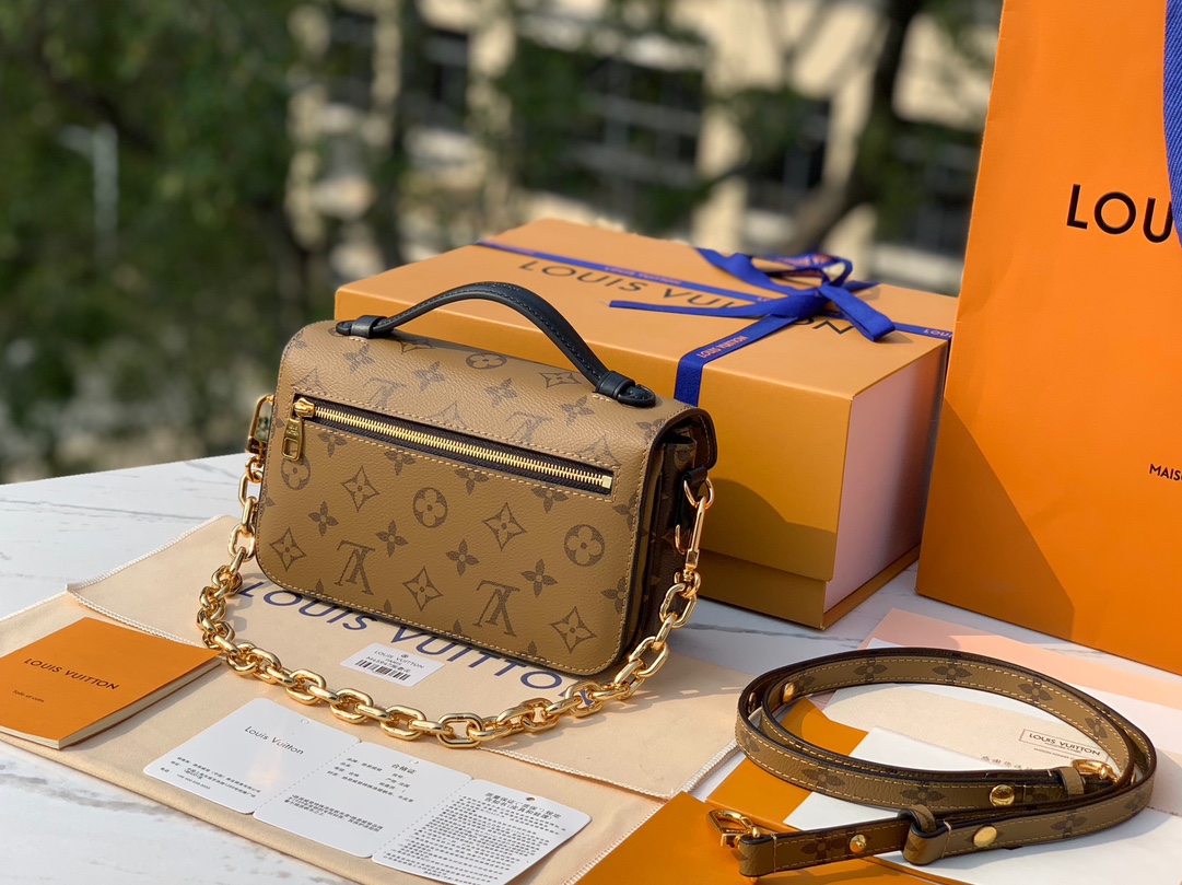 🌼 m46279尺寸21.5✖️6✖️13.5 一眼就爱上，2022新款East West Métis 