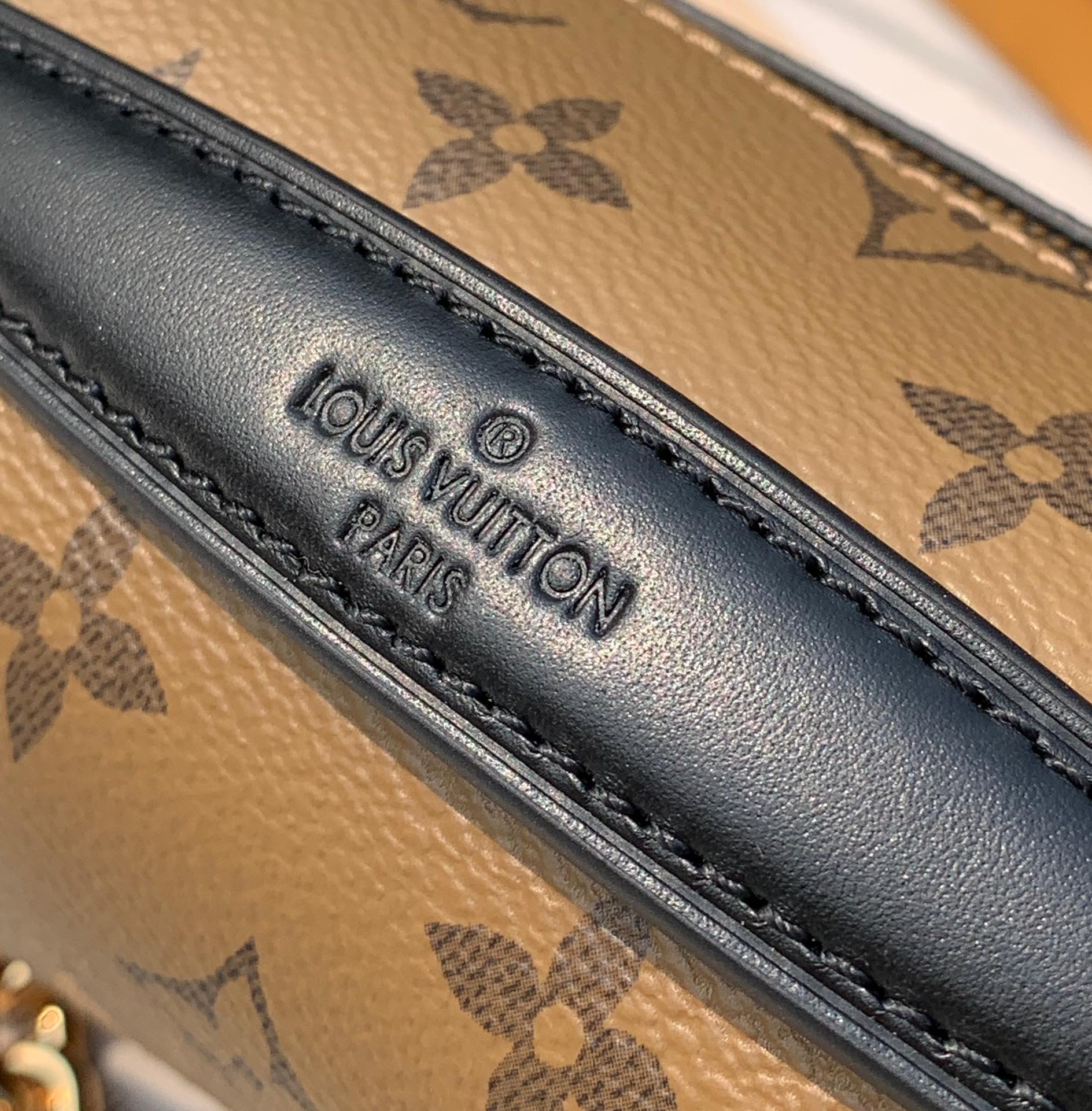 🌼 m46279尺寸21.5✖️6✖️13.5 一眼就爱上，2022新款East West Métis 