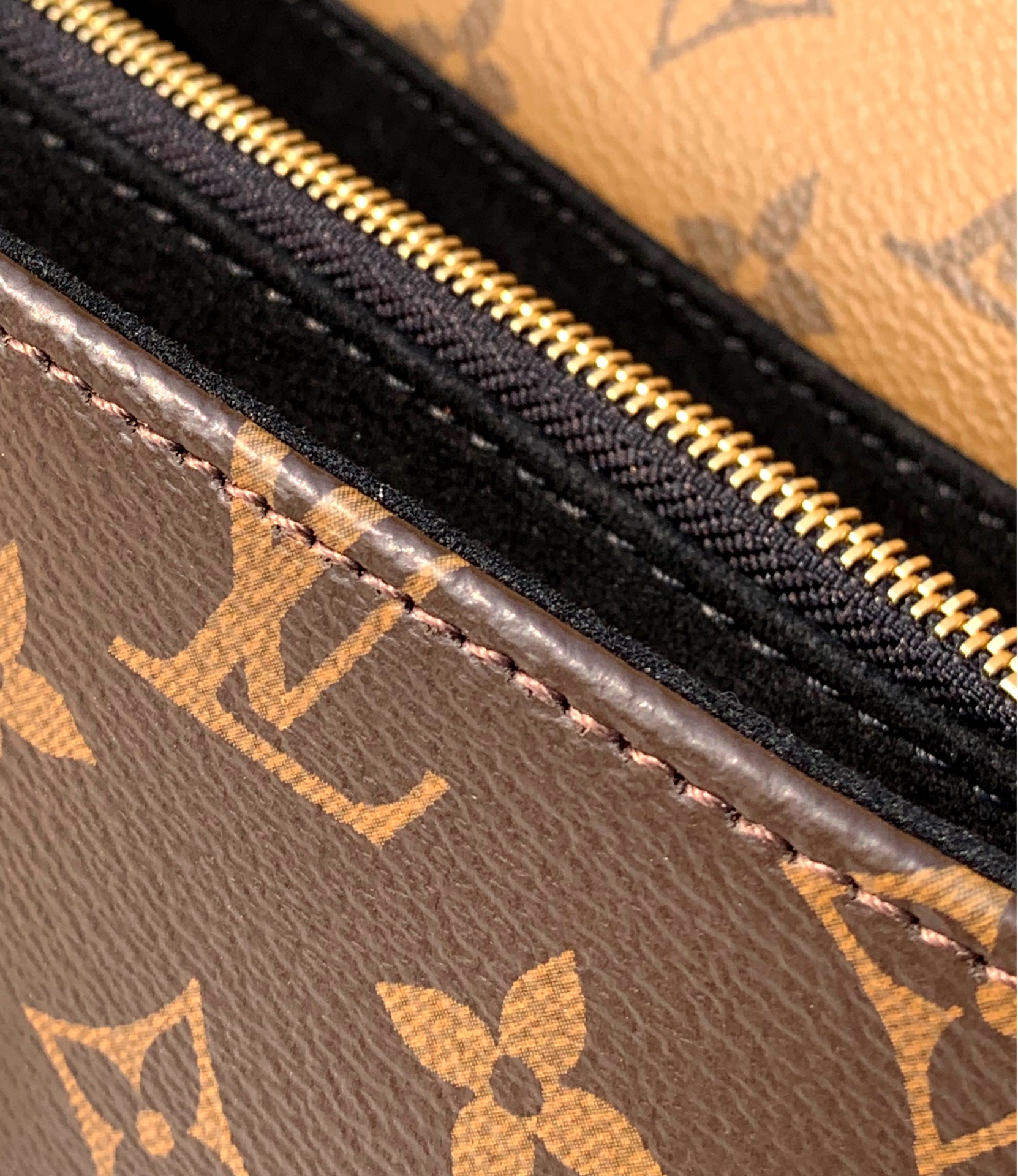 🌼 m46279尺寸21.5✖️6✖️13.5 一眼就爱上，2022新款East West Métis 