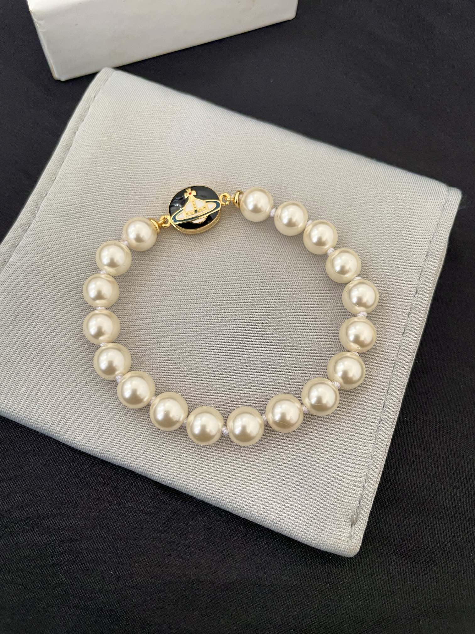 金黑手链高品质 细节如图金银两色可选【VivienneWestwood】宝宝，什么是快乐星球，来，这就