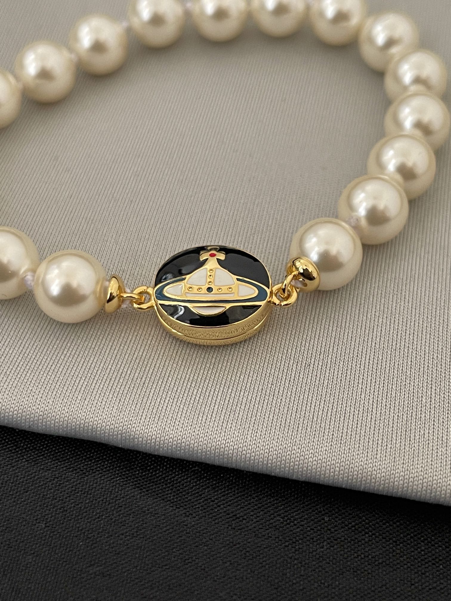  金黑手链高品质 细节如图金银两色可选【VivienneWestwood】宝宝，什么是快乐星球，来，这就