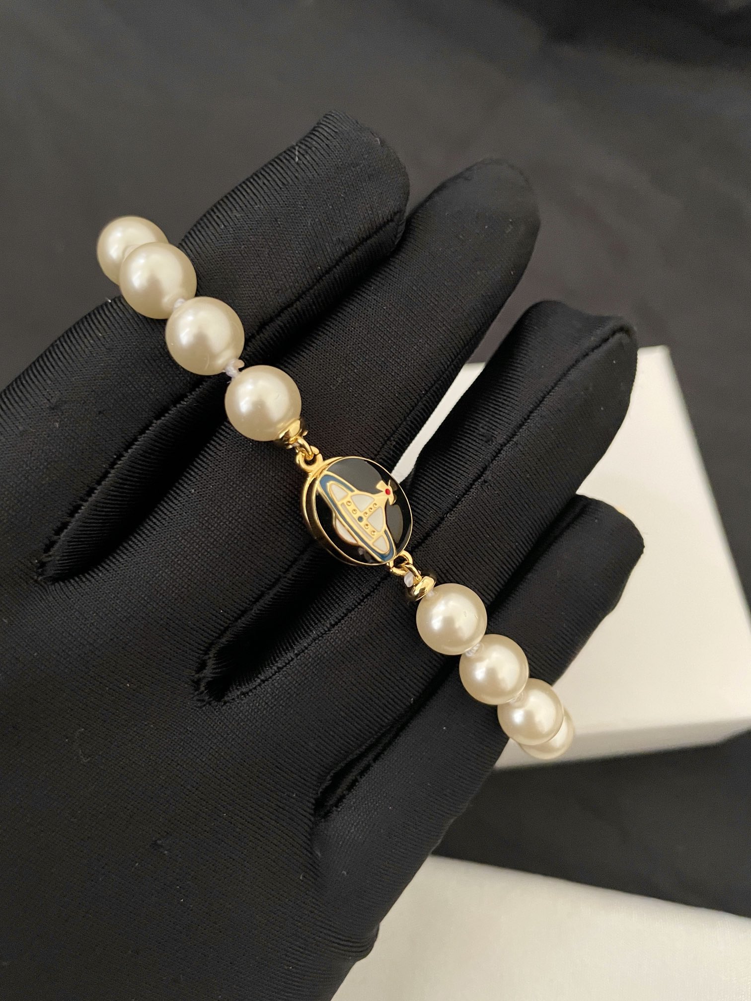 金黑手链高品质 细节如图金银两色可选【VivienneWestwood】宝宝，什么是快乐星球，来，这就