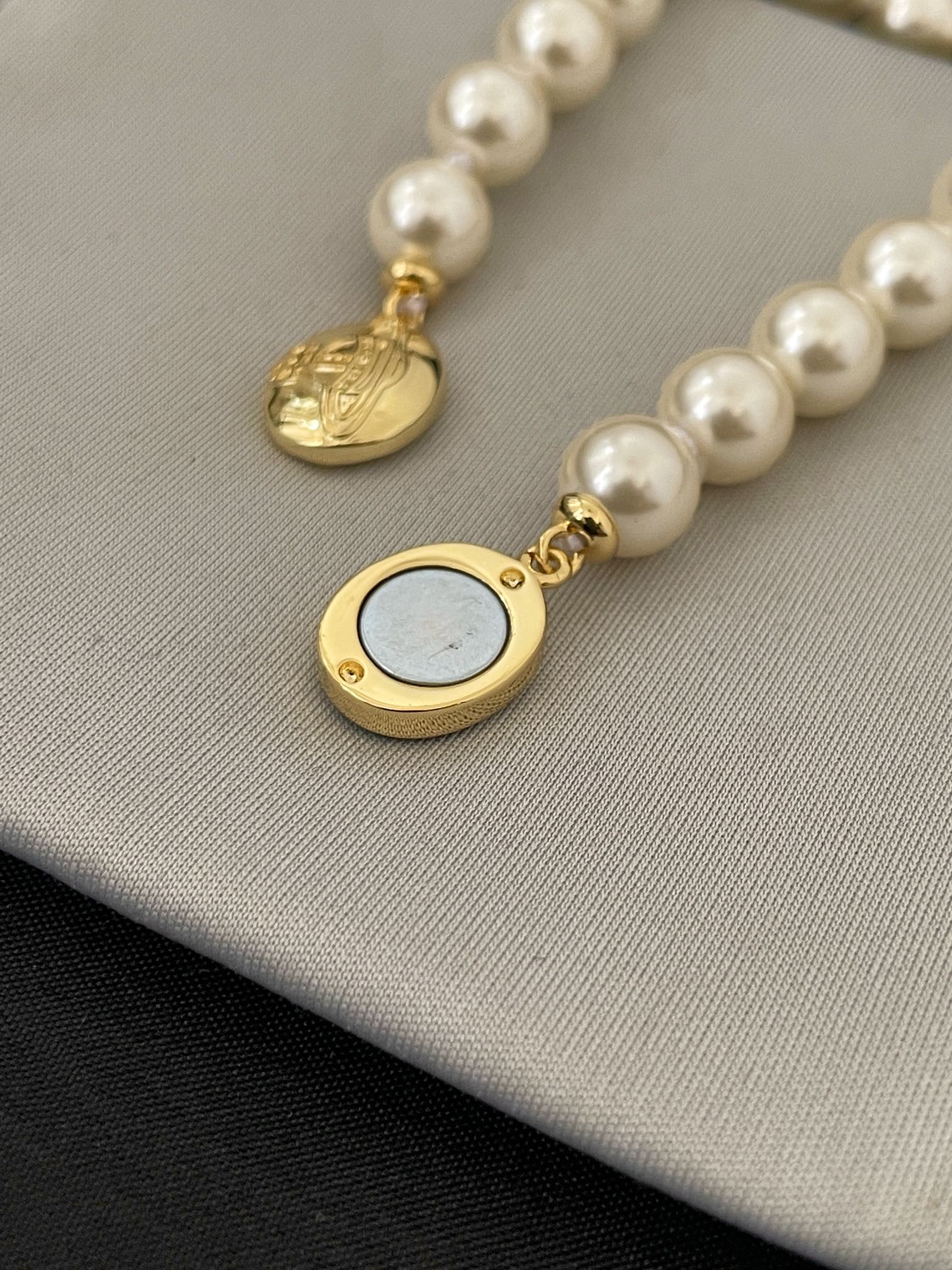  金黑手链高品质 细节如图金银两色可选【VivienneWestwood】宝宝，什么是快乐星球，来，这就