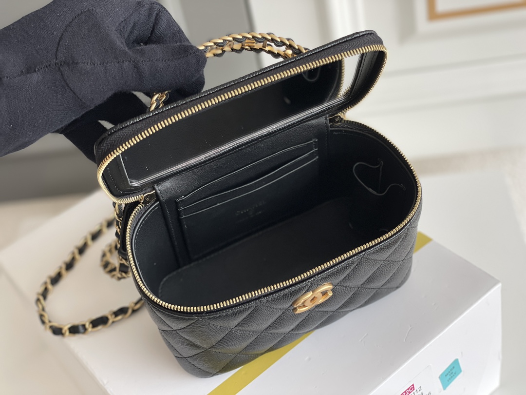 🌼白金版▪️正品级 包装如图𝗖𝗵𝗮𝗻𝗲𝗹 𝟮𝟮𝘀 春夏系列｜黑色♥专柜售价𝟸𝟸𝟶𝟻𝟶𝚛𝚖𝚋购入开发白色 