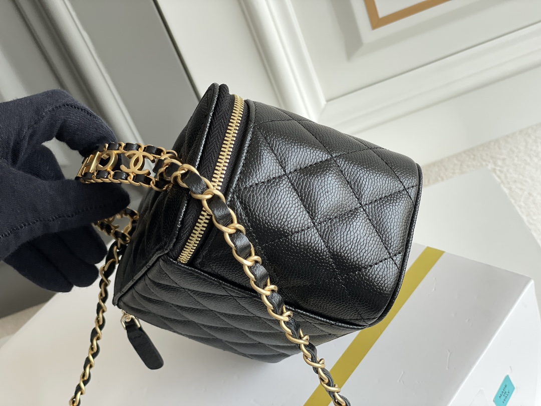 🌼白金版▪️正品级 包装如图𝗖𝗵𝗮𝗻𝗲𝗹 𝟮𝟮𝘀 春夏系列｜黑色♥专柜售价𝟸𝟸𝟶𝟻𝟶𝚛𝚖𝚋购入开发白色 