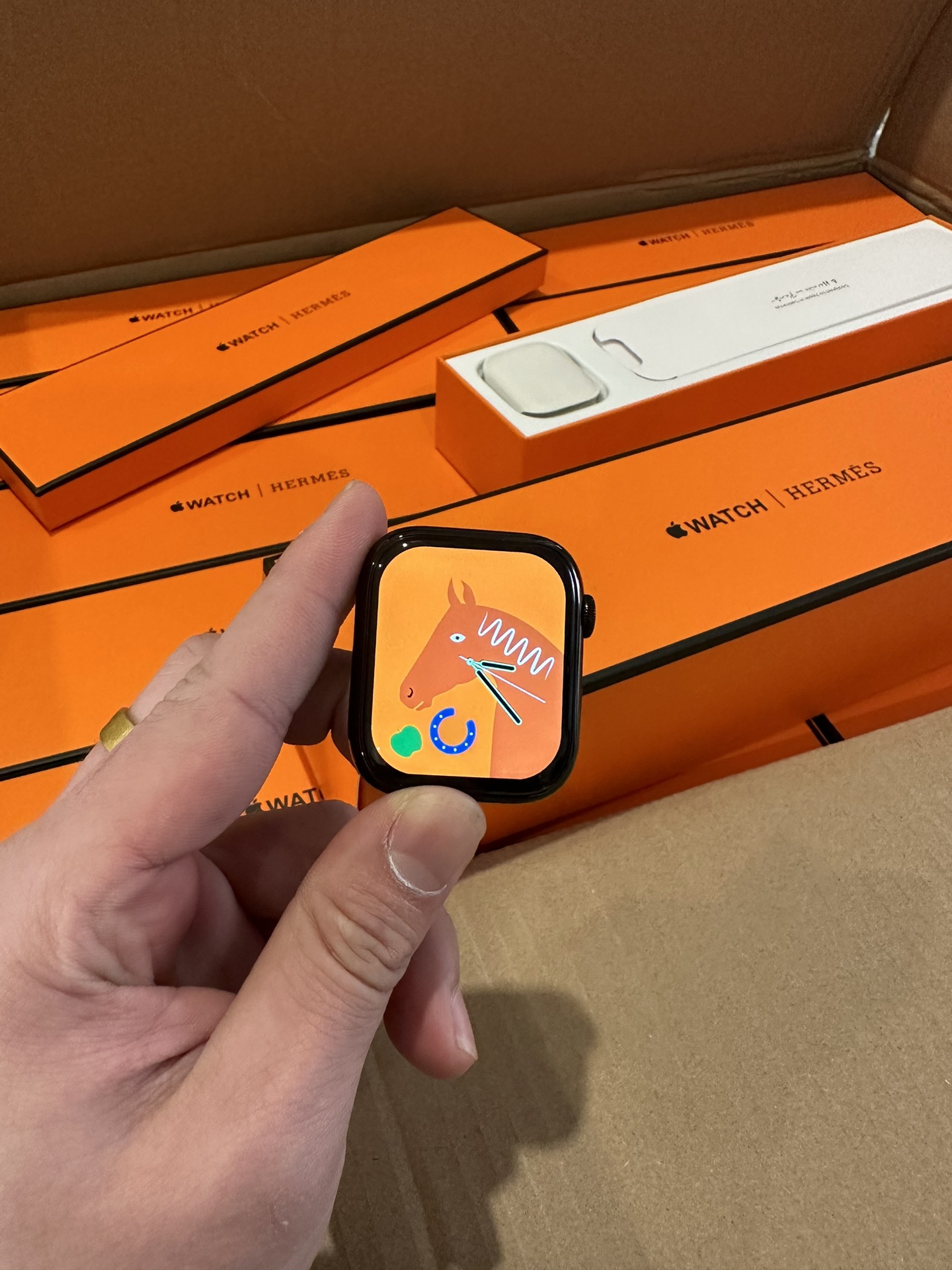 爱马仕联名Apple Watch 8 代手表
欢迎同行推手来 让利供货
提供样品 需要拍照的档口私聊