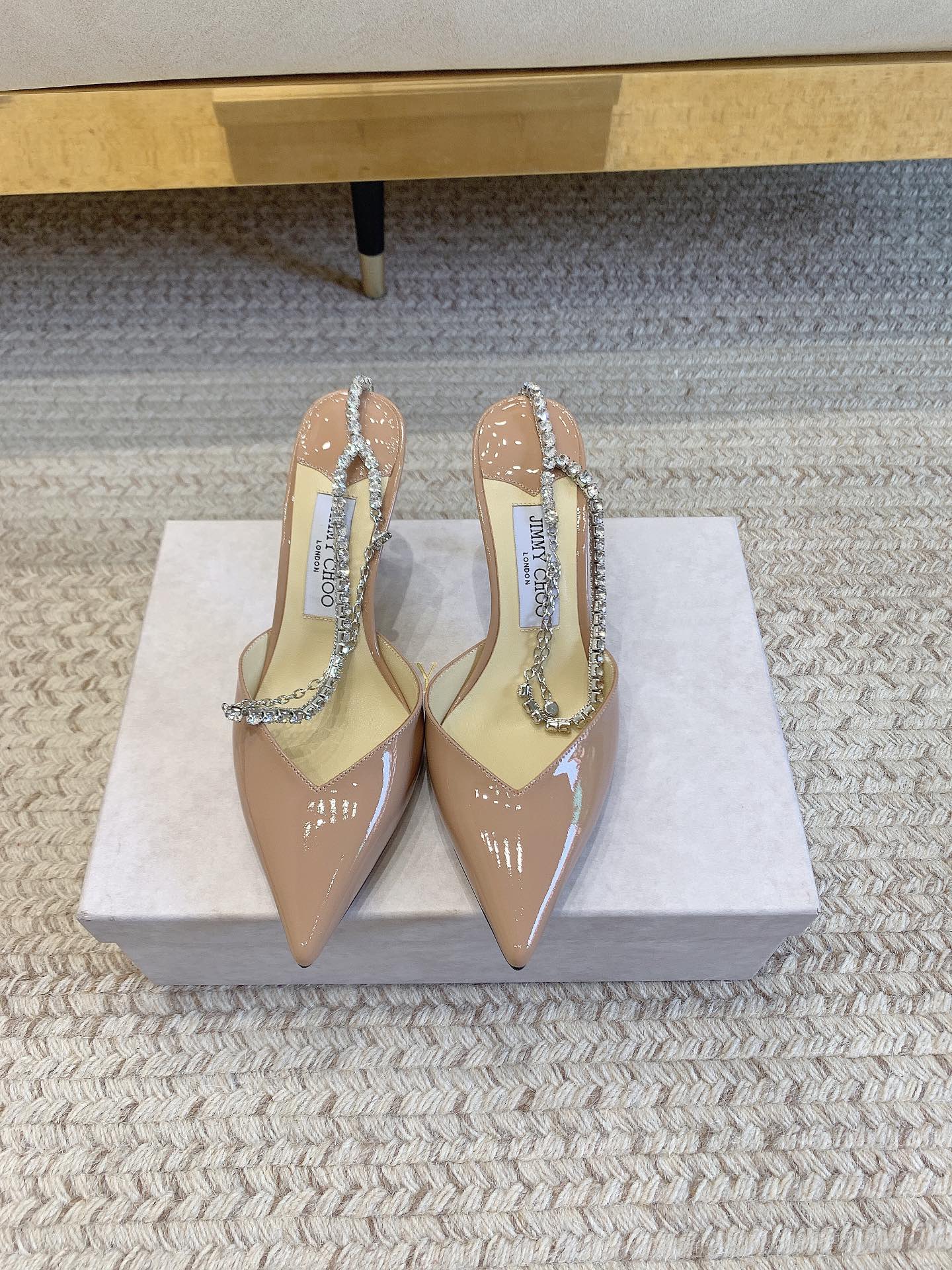 NO:751136,Jimm* cho*SS23 new summer model, original model, top quality material, upper imported cow patent leather, foot grain sheepskin, outsole, original model, heel height 8.5cm, size 35-39 (34, 40 customized, non-refundable), high heels, jimmy choo, high heels, sheepskin19860909Jimm* cho*SS23夏季新款 原版开模 顶级品质 材质 鞋面进口牛漆皮 垫脚粒面羊皮 大底原版开模大底 跟高8.5cm 码数35-39（34,40定做不退不换）,高跟鞋,jimmy choo,high heels,sheepskin,Women's Shoes