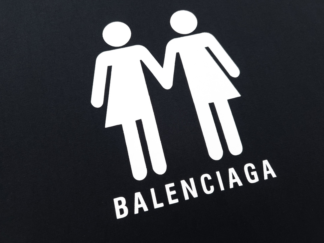 BALENCIAGA/巴黎世家25ss 双人像多国旗直喷印花短袖 黑色白色-Chinese UA Cheap High Quatity Brand Clothes Bags handbags Sneakers wholesale wholesaler seller from China Factory suppliers Fashion Clothing Shoes best Quality Beautiful Price BALENCIAGA/巴黎世家25ss 双人像多国旗直喷印花短袖 黑色白色