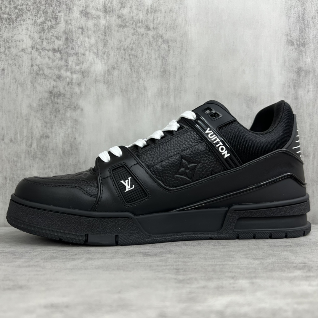 Louis Vuitton 新款上架 2022 Louis*Vuitto* LV Trainer 走秀款大底和面料私模 绝对下血本费心思的一款鞋子 自Vifgil到来之后而设计的这一系列 每一季度都深受众多粉丝的青睐 TPU 大底 包装
