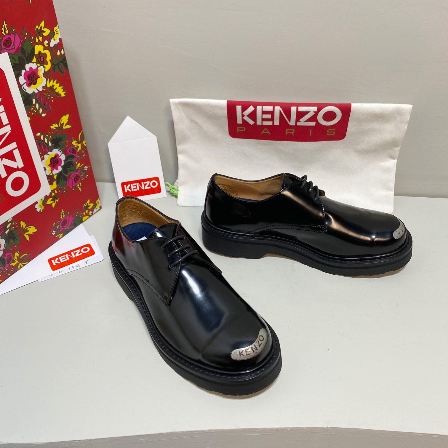 Stylish KENZO Oxford Shoes with Military-Inspired Design and Metal Panel Detail - 图片 2