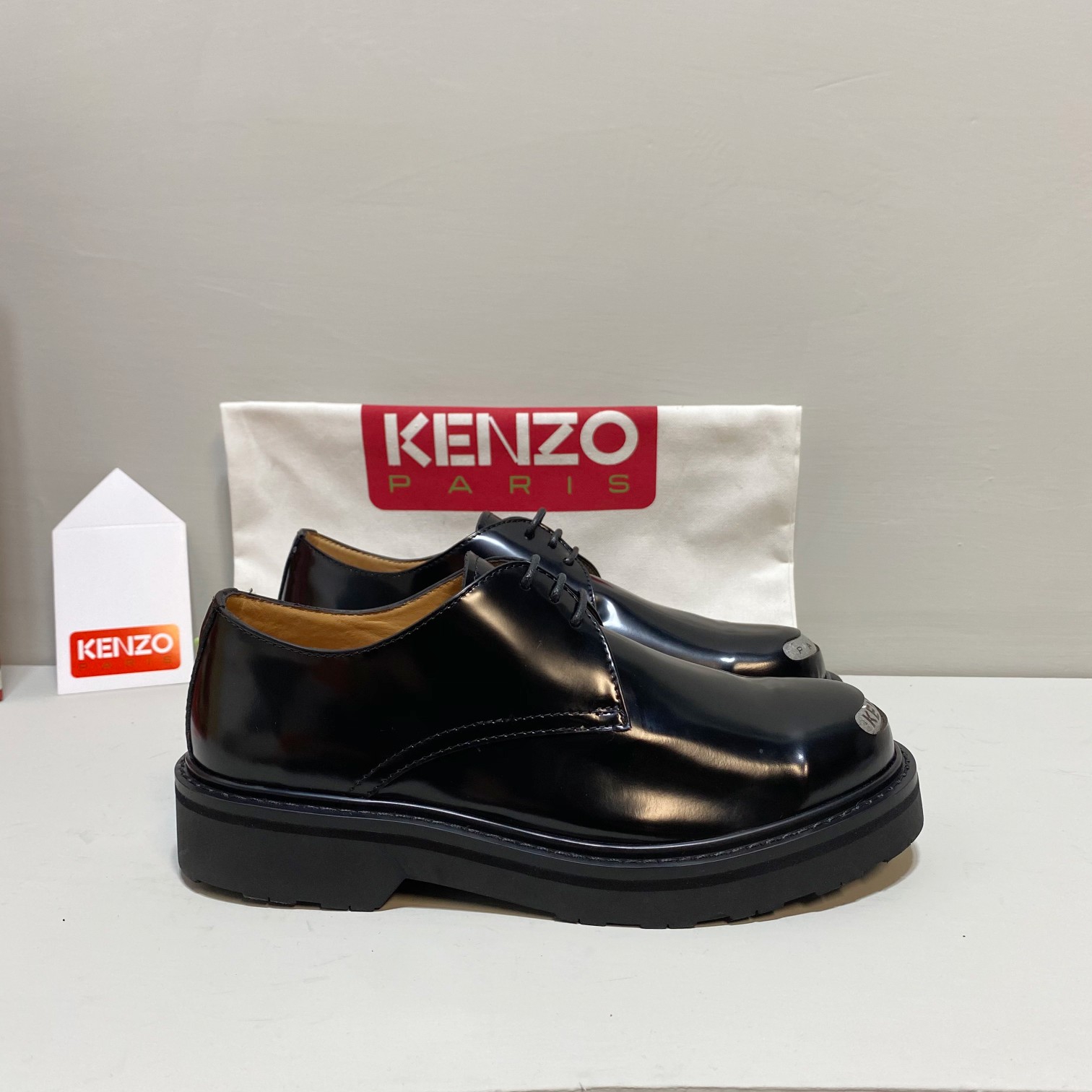 Stylish KENZO Oxford Shoes with Military-Inspired Design and Metal Panel Detail - 图片 3