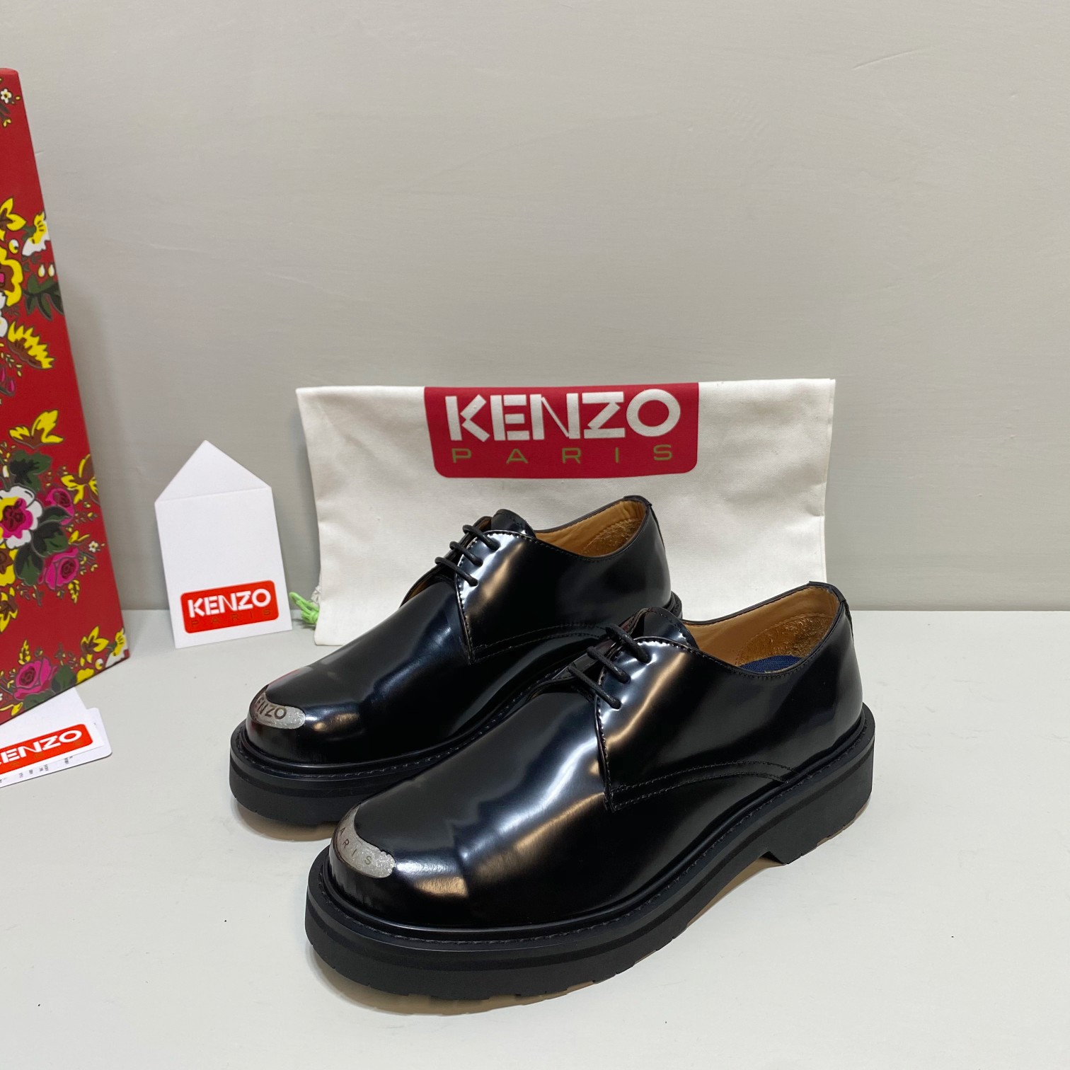 Stylish KENZO Oxford Shoes with Military-Inspired Design and Metal Panel Detail - 图片 4