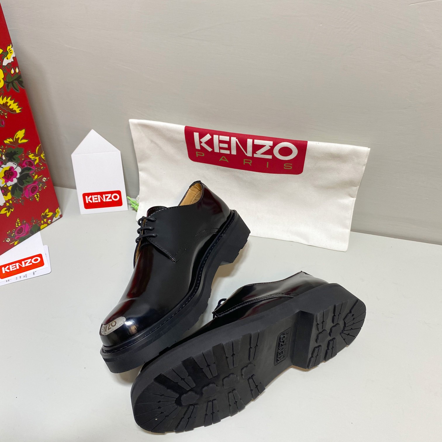 Stylish KENZO Oxford Shoes with Military-Inspired Design and Metal Panel Detail - 图片 5