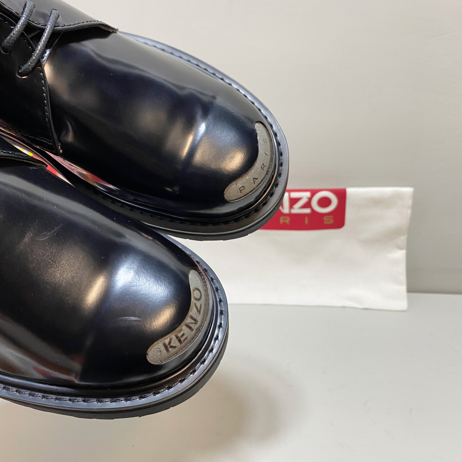 Stylish KENZO Oxford Shoes with Military-Inspired Design and Metal Panel Detail - 图片 7
