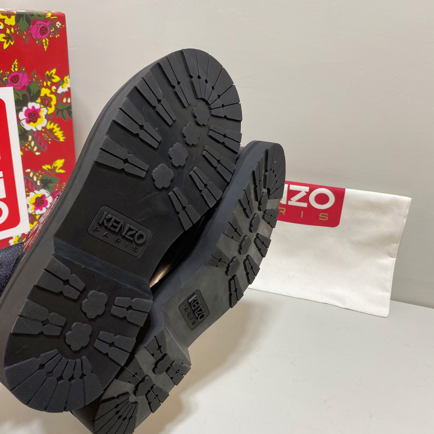 Stylish KENZO Oxford Shoes with Military-Inspired Design and Metal Panel Detail - 图片 8