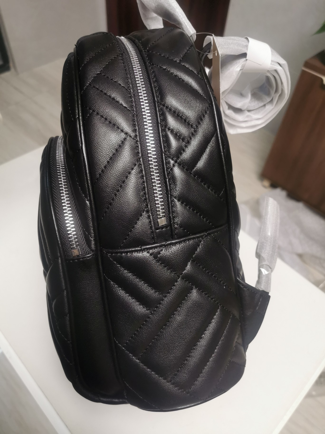 Michael Kors MK羊皮系列双肩背包 羊皮长方条格大小不同拼 内里前后副都有插袋和拉链暗袋 实用又