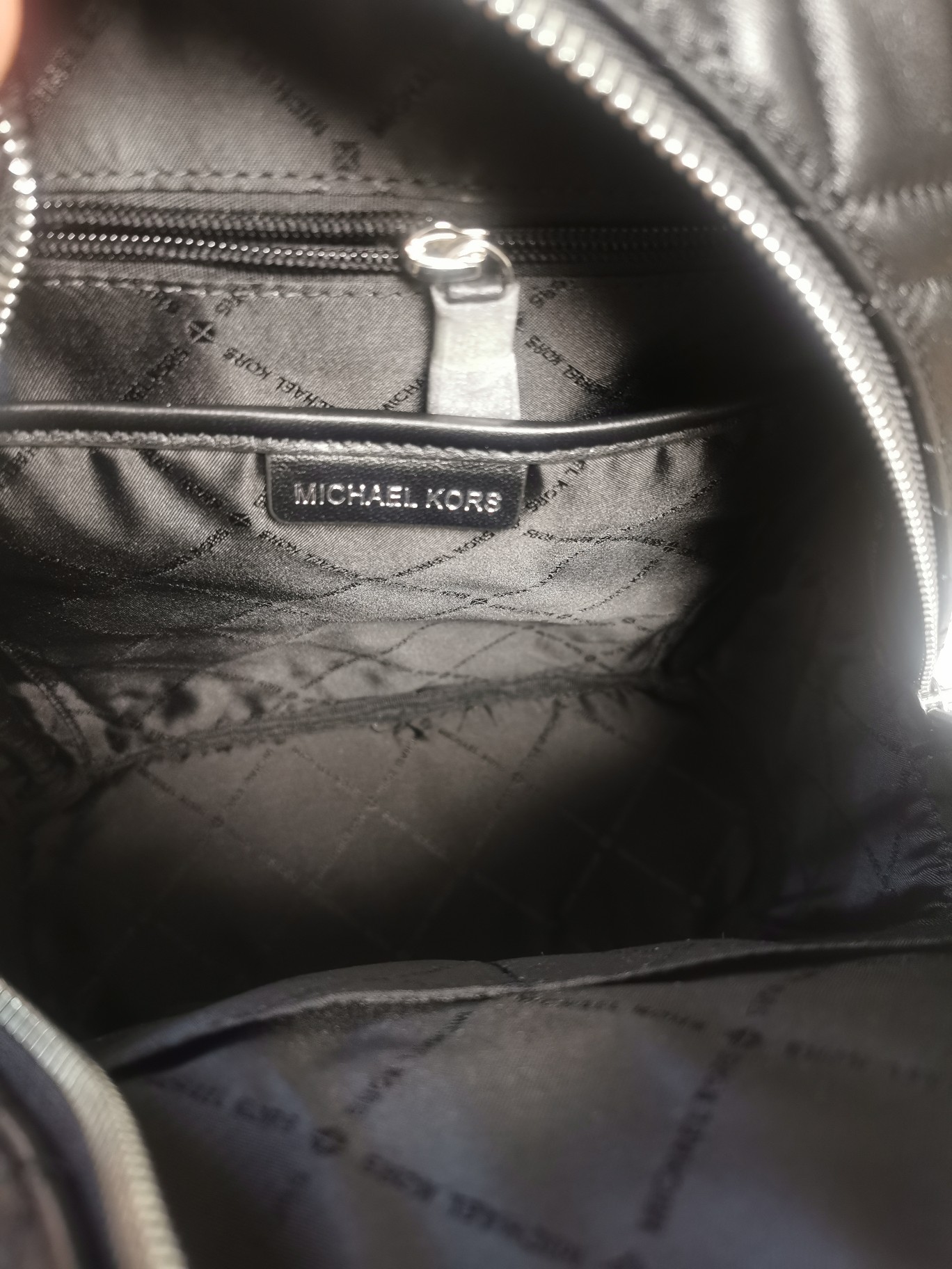 Michael Kors MK羊皮系列双肩背包 羊皮长方条格大小不同拼 内里前后副都有插袋和拉链暗袋 实用又