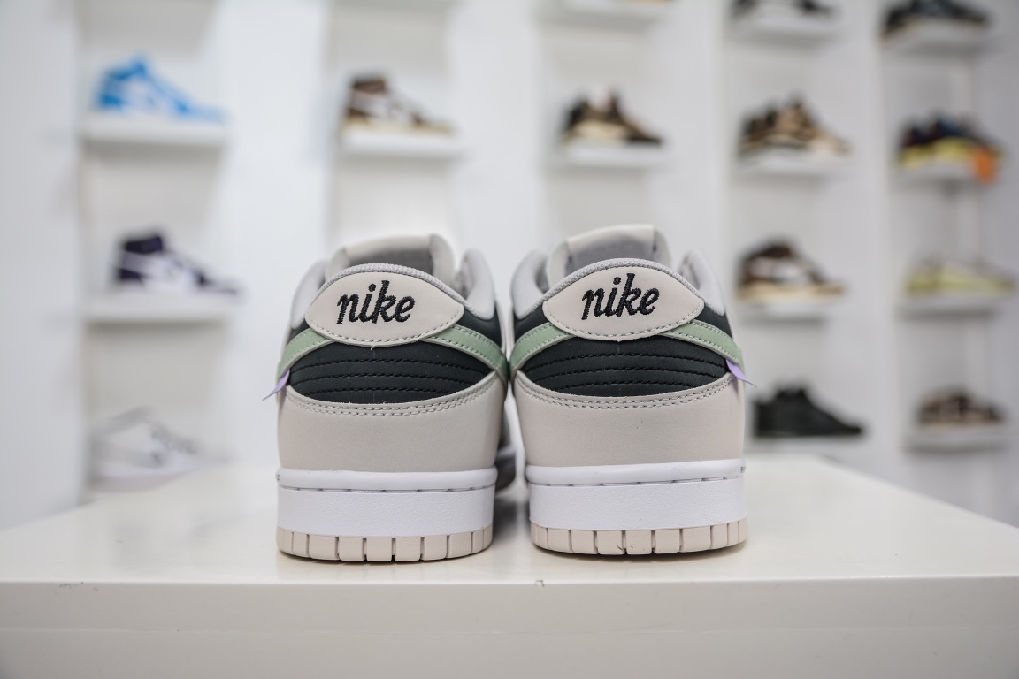 300 官方爆款定制 Nike SB Dunk Low 复古CD主题 低帮休闲板鞋 RU2236-565