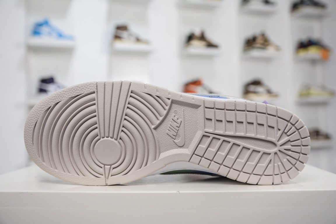 300 官方爆款定制 Nike SB Dunk Low 复古CD主题 低帮休闲板鞋 RU2236-565