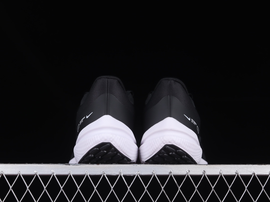 特价🉐💰170
 Nk Zoom Winflo 9 登月新款运动休闲缓震跑步鞋 DD6203-001
尺码：36 36.5 37.5 38 38.5 39 40 40.5 41 42 42.5 43 44.5 45 AJC3