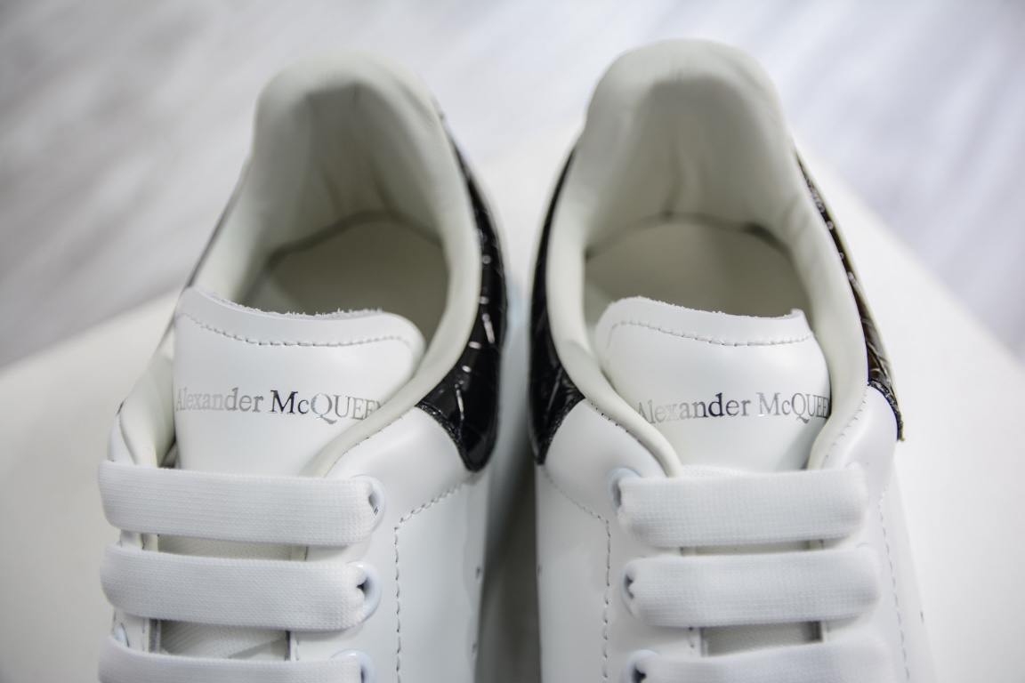 400 意大利高奢品牌-亚历山大·麦昆Alexander McQueen Oversized Sneakers 低帮时装