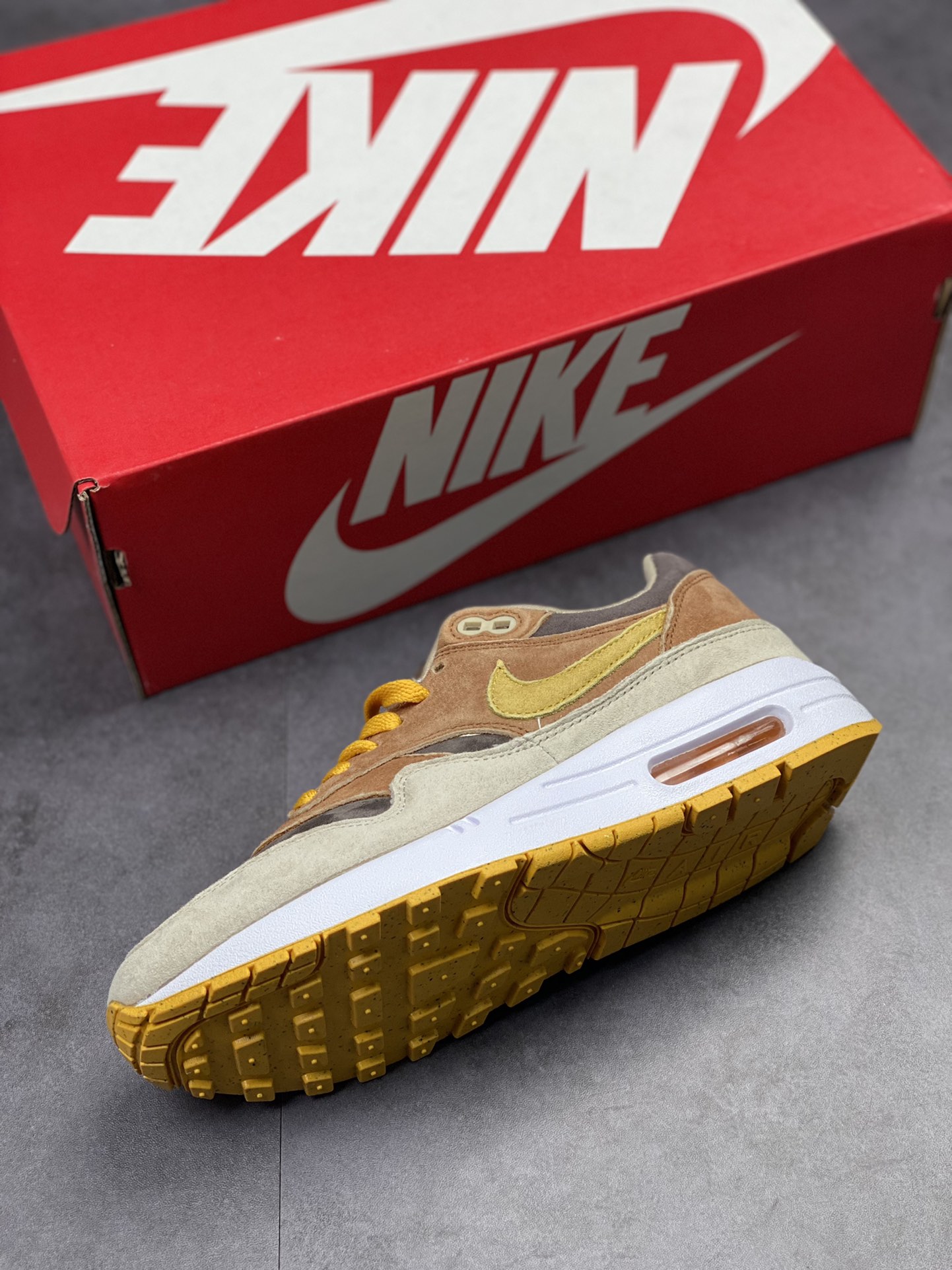 180 Nike Air Max 1 PRM 复刻经典丑小鸭 复古休闲跑步鞋 DZ0482-200