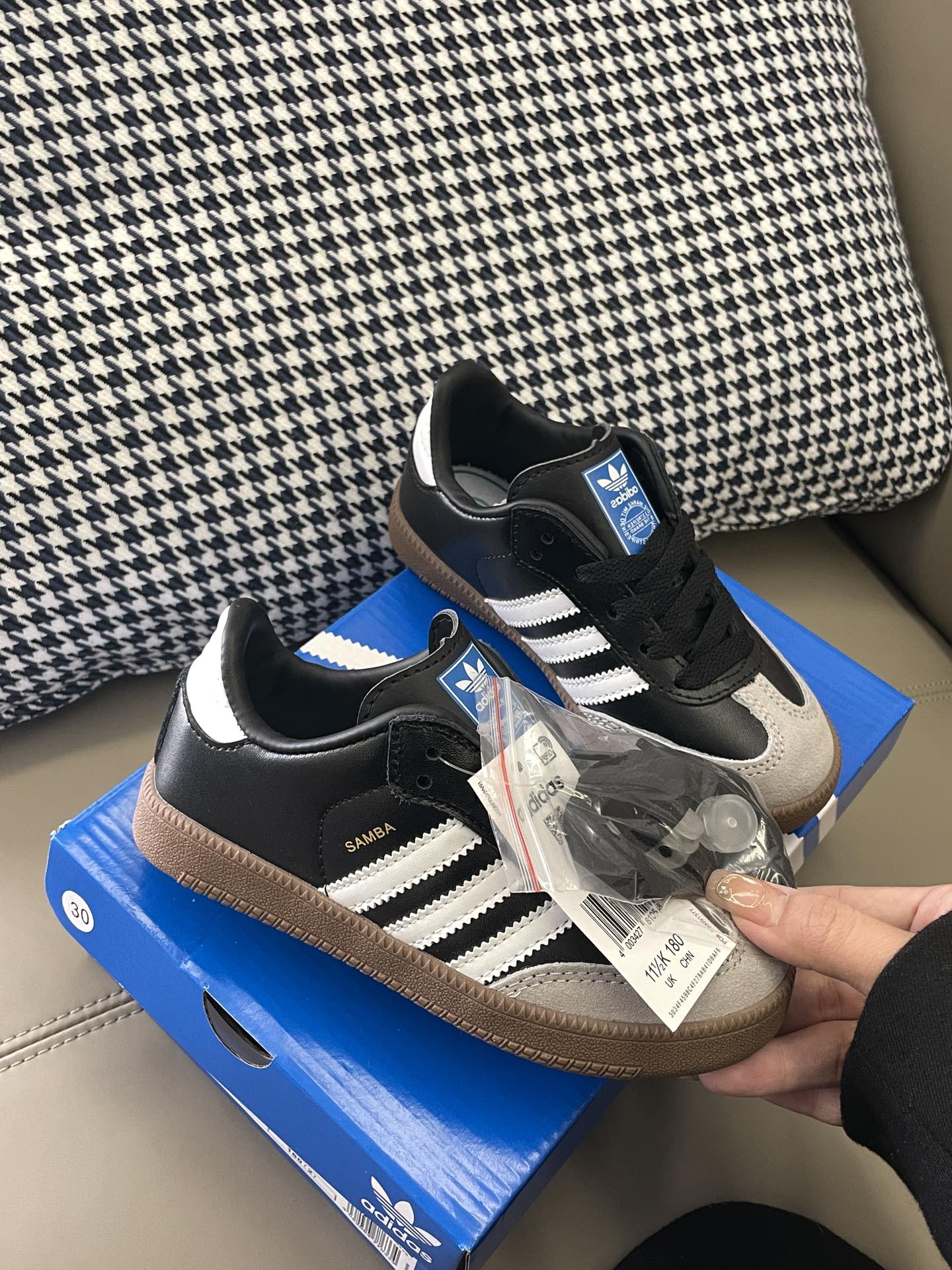 图片[2]-一分钱一分货 ！ 我们的运动鞋从来都是压缩自己的利润，让每个铁子感到“真正的实惠”！！ 我的货经过数个月打磨，鞋型、脚感已达巅峰👊🏻市面跟风的，一定会盗用我的图，实际收到的真的不是同一个level[发抖]比价绕道⚠️仅献给真正识货的人🙏-选品中心