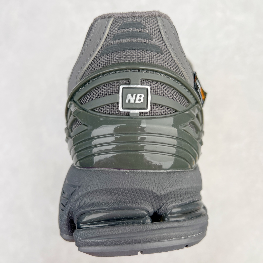 图片[8]-💰240 ＃M纯原 新百伦NB New Balance M1906RU 深灰色 全套原楦原纸板原厂数据开发 进口三明治网面 原装进口皮料正确绒感卡色 正确中底拉帮中底网布细节 原厂标裁 带紫光防伪 定制后跟透明水晶模块 冲裁组合 大底贴合程度胶水上色把控完美 整洁度挑战全网艺术家 多道序QC把关品质完善 匠心打造 耗时两个月开发完成 工艺极其复杂难度可想而知 新开独立私模大底 全网唯一正确六层组合大底 高端零售专供产物 Size：36 37 37.5 38 38.5 39 40 40.5 41 42 42.5 43 44 45.5 46.5 47 编码：by3936010-运动鞋