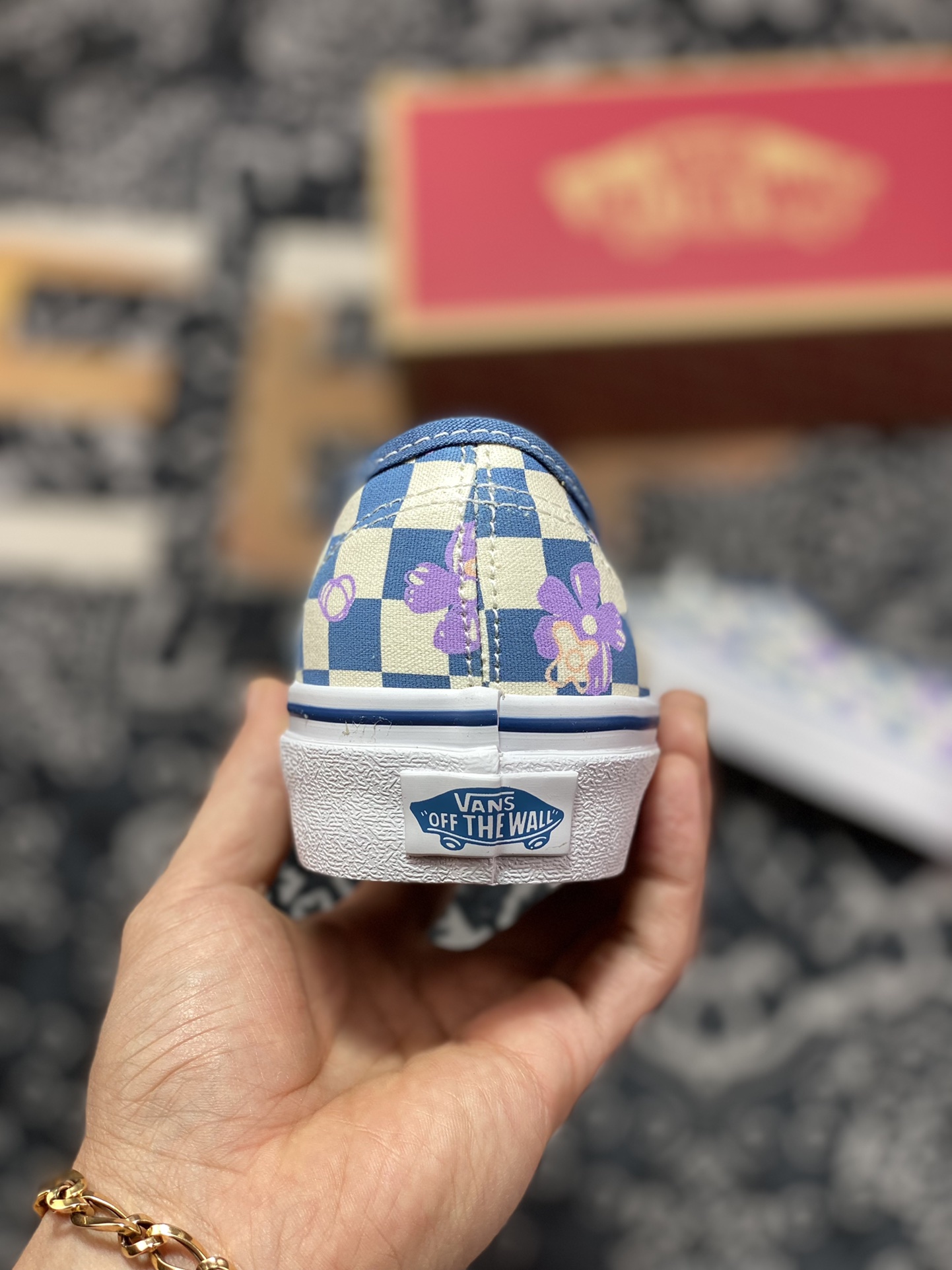 Summer Vans new style is here, it’s so amazing, small strawberry avocado flowers, haze blue flowers