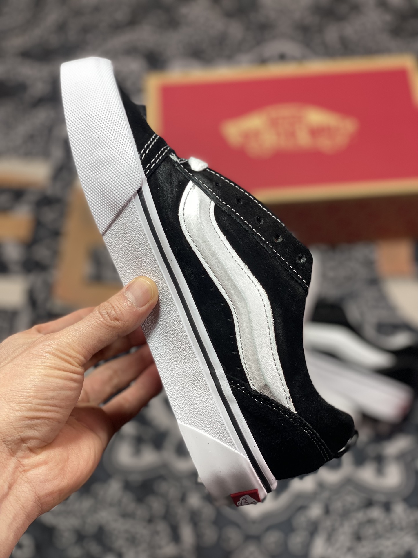 170   VANS Knu Skool 面包鞋 黑白