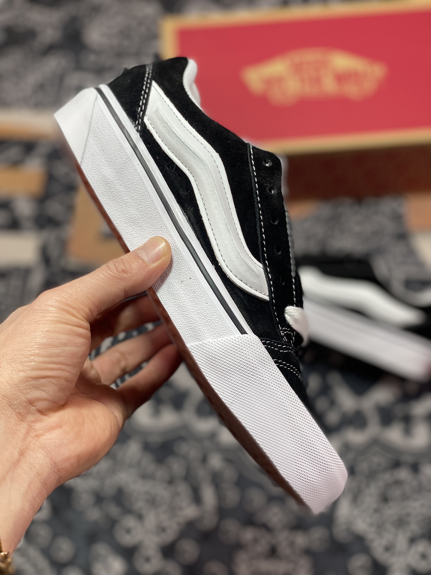 170   VANS Knu Skool 面包鞋 黑白