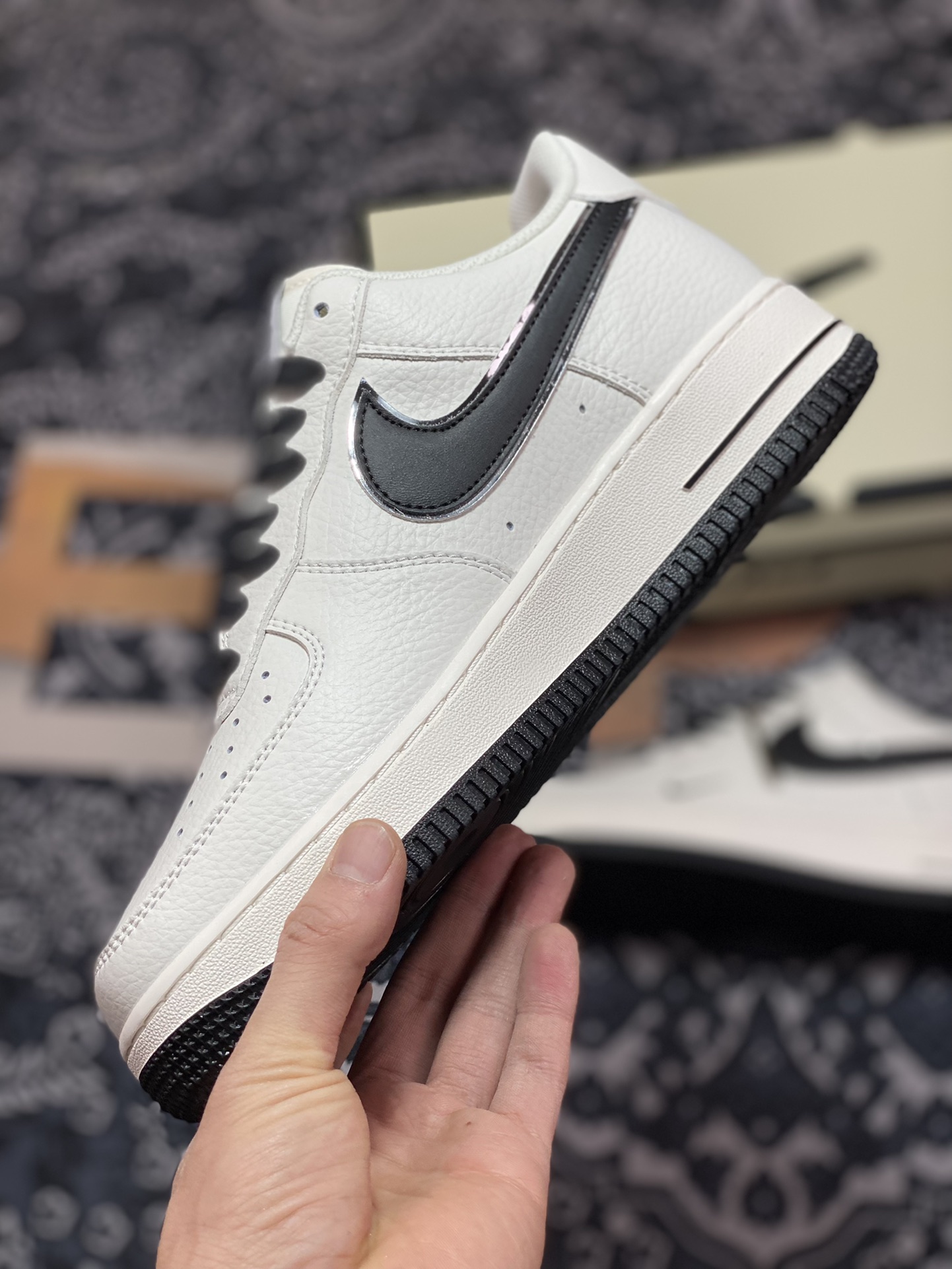 260 Nike Air Force 1’07 Low”White/Silver/Black”空军一号板鞋“皮革白银黑小钩”BM1996-022