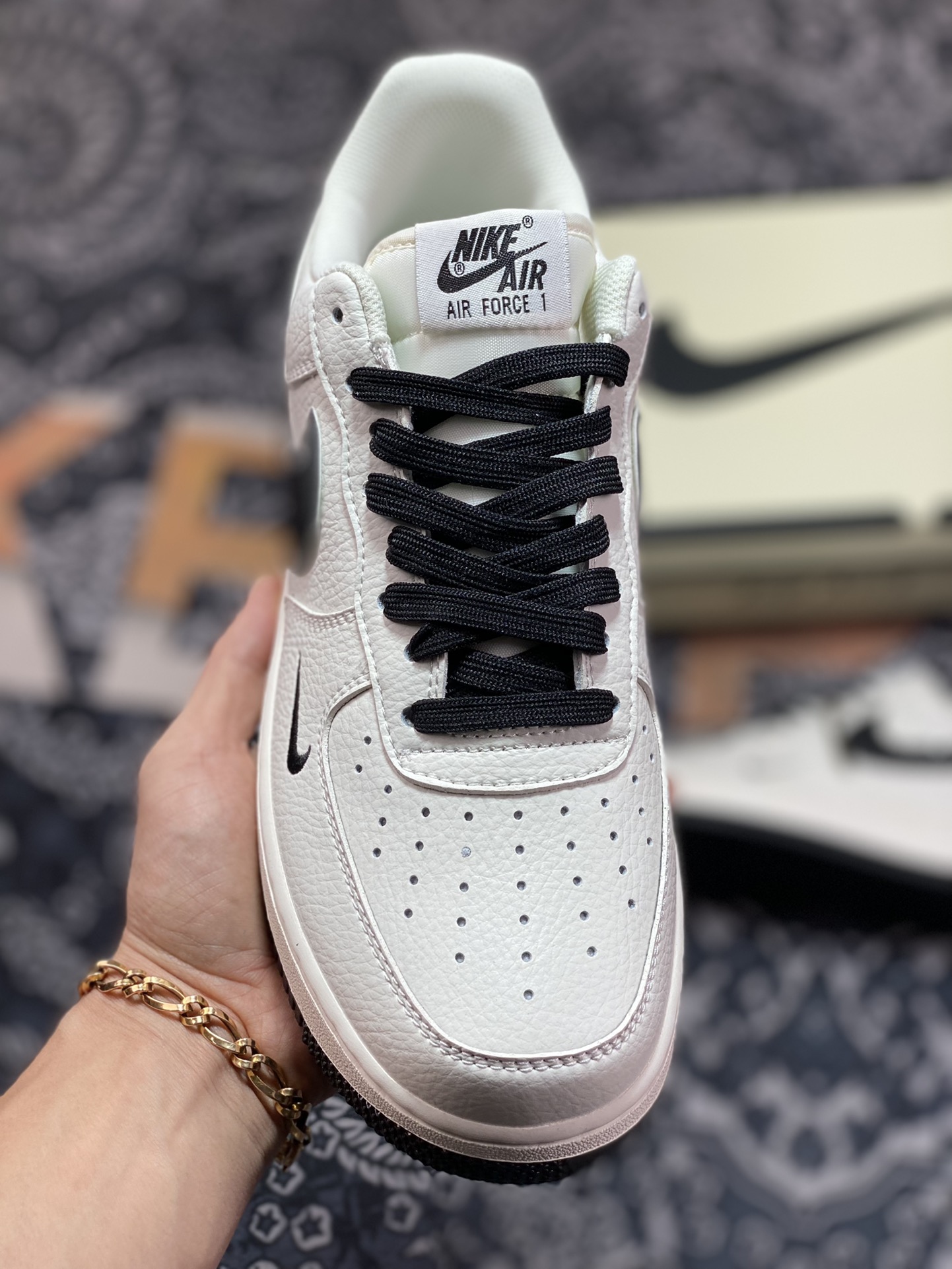 260 Nike Air Force 1’07 Low”White/Silver/Black”空军一号板鞋“皮革白银黑小钩”BM1996-022
