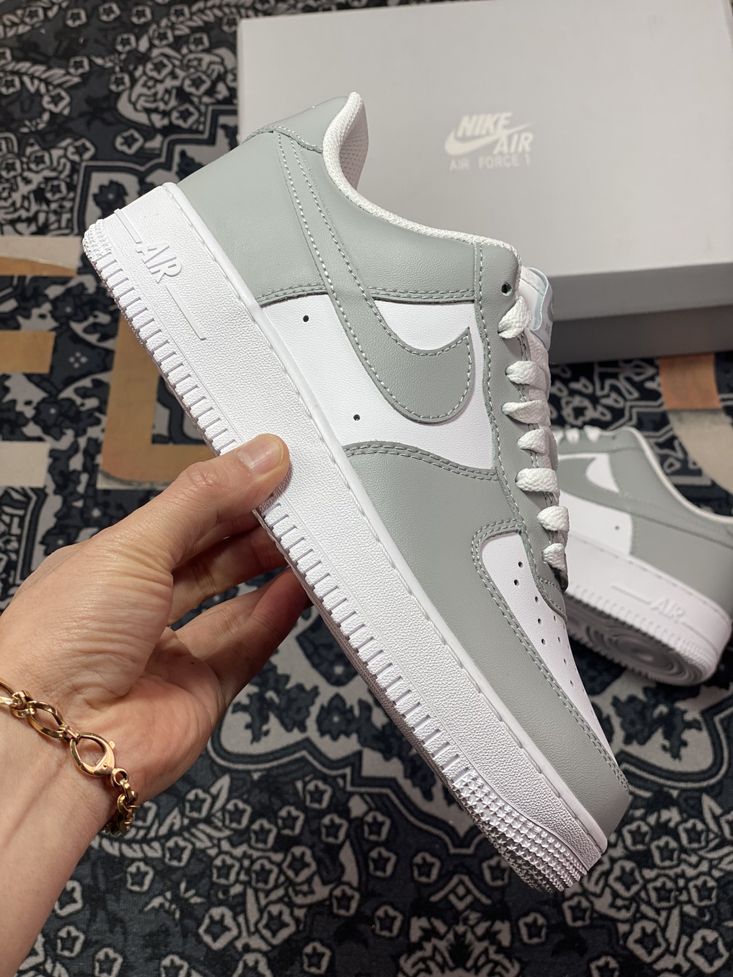 200 Nike By You Air Force 1'07 Low Retro SP空军一号低帮经板鞋“皮革拼色烟灰白”FD9763-101