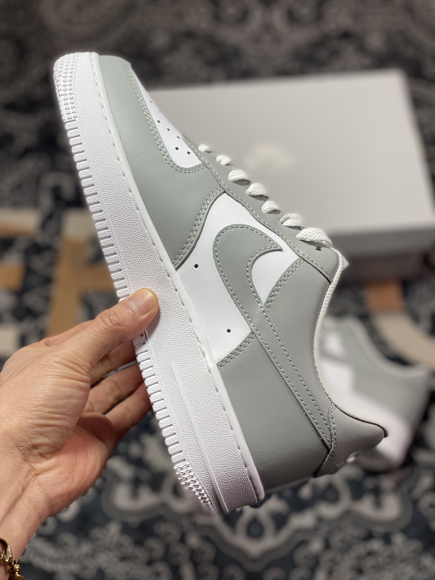 200 Nike By You Air Force 1'07 Low Retro SP空军一号低帮经板鞋“皮革拼色烟灰白”FD9763-101