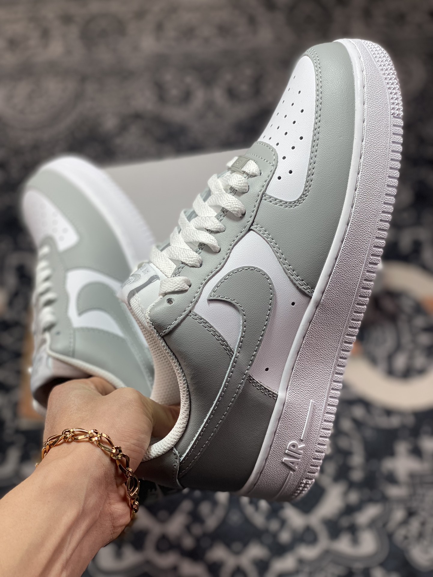 200 Nike By You Air Force 1'07 Low Retro SP空军一号低帮经板鞋“皮革拼色烟灰白”FD9763-101
