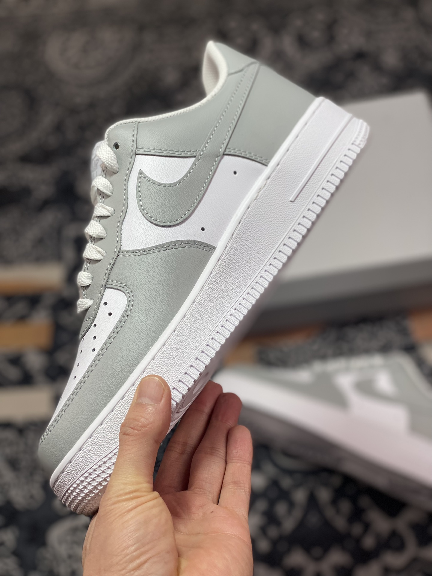 200 Nike By You Air Force 1'07 Low Retro SP空军一号低帮经板鞋“皮革拼色烟灰白”FD9763-101